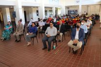 Estudiantes y autoridades participan de la inauguración del Curso de la FIM. 
