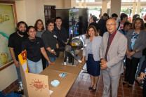 Presentación de proyectos por estudiantes de la EAL.