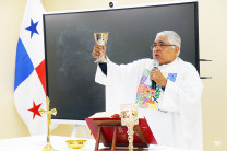 Padre Román Altamiranda, capellán de la UTP.