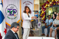 Rectora de la UTP. Dra. Ángela Laguna Caicedo, rectora de la UTP, resalta la trayectoria y el impacto histórico de la facultad.