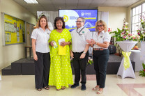 Doctora Mariana Archibold de McPherson, junto a autoridades de la FII.