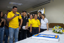 El programa culminó con el tradicional canto de cumpleaños, conmemorando los 45 años de trayectoria de la Facultad de Ingeniería Industrial en el Centro Regional de Veraguas.