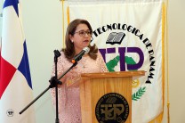 La Dra. Lilia Muñoz, dio las palabras de bienvenida de esta actividad en representación del rector, Dr. Omar Aizpurúa.