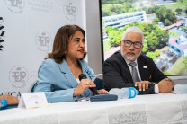 Se realizó una mesa redonda con autoridades universitarias y representantes de instituciones.