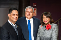 (De izq. a der.) Dr. Cristian Pinzón, Subdirector de Investigación, Postgrado y Extensión, y presidente del comité organizador del COICIT 2025; Ing. Adriano Martínez, Director del Centro Regional de Veraguas; y la Dra. Ángela Laguna Caicedo, Rectora de la Universidad Tecnológica de Panamá.