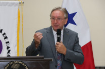 Profesor Michael Kozicki.