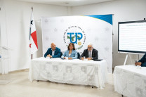 Se realizó un conversatorio con la participación de autoridades universitarias y representantes de instituciones nacionales.