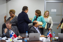 Los diputados de la Comisión de Presupuesto de la Asamblea Nacional felicitaron a las autoridades de la UTP por el trabajo que realizan. 