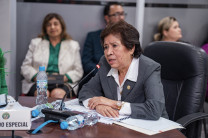 La Vicerrectora Administrativa, Mgtr. Esmeralda Hernández.