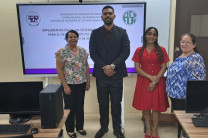 Estudiantes con su asesora Dra. Emérita Alvarado. 