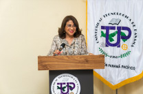 La Dra. Ángela Laguna Caicedo, Rectora de la UTP, dirigiéndose a los presentes para destacar el impacto estratégico del nuevo espacio educativo y tecnológico.