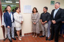 Representantes diplomáticos, directivos de la UTP y delegados institucionales develan placa de las instalaciones del Aula de Innovación Abierta en Panamá Pacífico