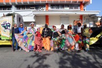 Personal del Centro Regional de Colón ataviados con sus vestuarios Congos.