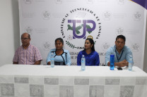 Autoridades y expositores del evento. 