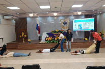 Estudiantes practican destrezas de primero auxilios 