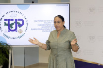 La Lcda. Inair Saturno instó  a los participantes a estar atentos a los síntomas de personas con problemas.