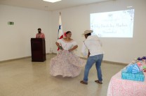 Baile por el grupo de Proyecciones Folclóricas, del Centro Regional.