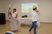 Baile típico La Gallina y el Gallo, por estudiantes de la UTP.