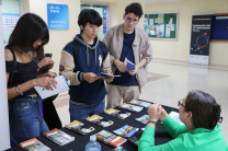 Estudiantes aprovechan esta oportunidad. Estudiantes aprovechan esta oportunidad.
