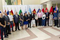 Representantes de las ofertas Embajadores, Agregados y otras instituciones participaron de la Feria de Becas y Oportunidades Internacionales.