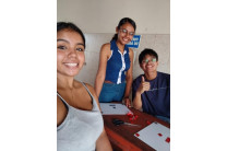 Como parte de la siguiente fase se completará la instalación de las 18 señalizaciones restantes y se apoyará en la recepción de nuevos insumos, entre ellos una silla plegable de evacuación.