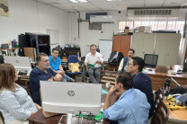 Representantes de la empresa BHCR S. A. dan a conocer los investigadores del CINEMI los distintos productos que ofrece su empresa.