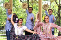 Estudiantes internacionales de la UTP participan de sesión fotográfica ‘Bien Chaneao’.