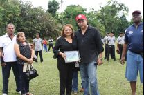 Una  placa de reconocimiento fue entregada entregó por rector Dr. Oscar Ramírez.
