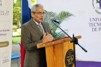 Vicerrector Académico, encargado. El Mgtr. Julio Quiel destaca la importancia de la salud visual en la permanencia universitaria.