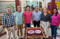 Durante la entrega, la Mgtr. Itzel Saavedra de Juárez, Subdirectora Académica, y el Dr. Carlos Barría, Subdirector Administrativo, agradecieron a los estudiantes Josué Toribio, presidente, e Ismael Aguilar, vicepresidente, por esta muestra de sentido de pertenencia e identidad institucional.