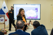 La Dra. Moore explicó, que las microcredenciales son una nueva forma de enseñar.