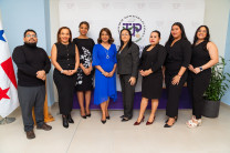 Equipo de Psicólogos de la UTP junto a la Dra. Ángela Laguna Caicedo. Equipo de Psicólogos de la UTP.