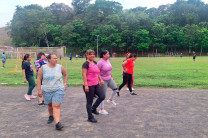 Participantes en la cancha del Campus VLS.