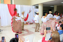 Conjunto Típico de administrativo de la UTP.