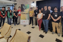 Mgtr. Xavier Trujillo, Iván Bonilla junto a los participantes de la Escuela DevOps.