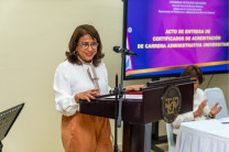 Dra. Ángela Laguna Caicedo, Rectora de la UTP. Dra. Ángela Laguna Caicedo, Rectora de la UTP.