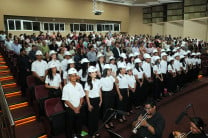 Estudiantes de tercer año de las carreras de Ingeniería en Alimentos e Ingeniería Forestal.