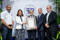Entrega de reconocimiento.