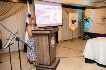 Lcda. Elvecia Rujano de De León, gerente general de COOPEVE R.L., presentó la experiencia de cooperación desarrollada entre esa organización y la Universidad durante los últimos años. Lcda. Elvecia Rujano de De León, gerente general de COOPEVE R.L., presentó la experiencia de cooperación desarrollada entre esa organización y la Universidad durante los últimos años.