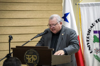 Rector Dr. Omar Aizpurúa. 