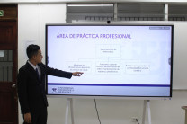 Christofer Herrera, realizando su sustentación de tesis.