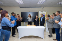 El acto protocolar incluyó el tradicional canto de cumpleaños en honor al XXX Aniversario de la Facultad, seguido de la fotografía oficial conmemorativa y un brindis que reunió a estudiantes, docentes, autoridades e invitados especiales. El acto protocolar incluyó el tradicional canto de cumpleaños en honor al XXX Aniversario de la Facultad, seguido de la fotografía oficial conmemorativa y un brindis que reunió a estudiantes, docentes, autoridades e invitados especiales.