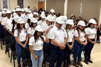 Estudiantes de la FIC en la imposición de Cascos Estudiantes de la FIC en la imposición de Cascos