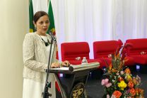 Embajadora de Brasil, S. E. Glivania de Oliveira.