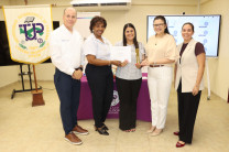 Entrega de Certificados a participantes. Entrega de Certificados a participantes.