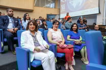 La Dra. Laguna junto a autoridades universitarias de la UTP.