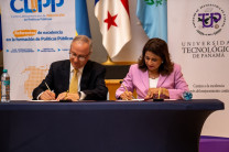 Autoridades de la UTP y de CLIPP suscriben el convenio. Autoridades de la UTP y de CLIPP suscriben el convenio.