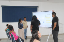 Colaboradores realizando practica 