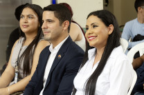 La Mgtr. Lineth Lara, Directora de la DNBE junto al HD Barboni.