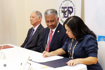 La firma de los contratos estuvo a cargo del Dr. Eduardo Ortega Barría, secretario nacional de la SENACYT y la Dra. Jessica Guevara, directora ejecutiva del CEMCIT AIP y de la UTP. El Ing. Harris, actual rector encargado de la UTP, atestiguó este suceso que fortalecerá la educación superior en Panamá.